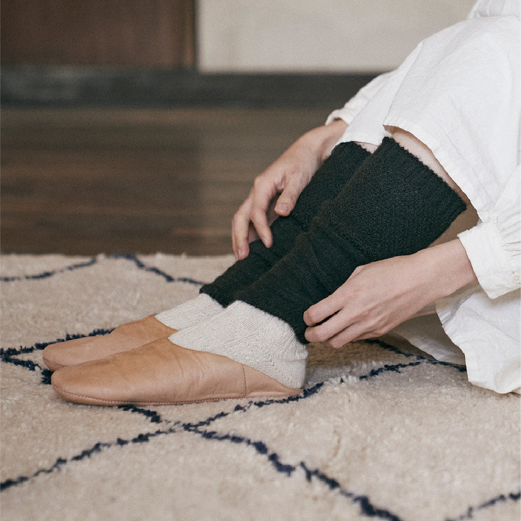 Yahae | Moss Stitch Warmer | Dark Brown