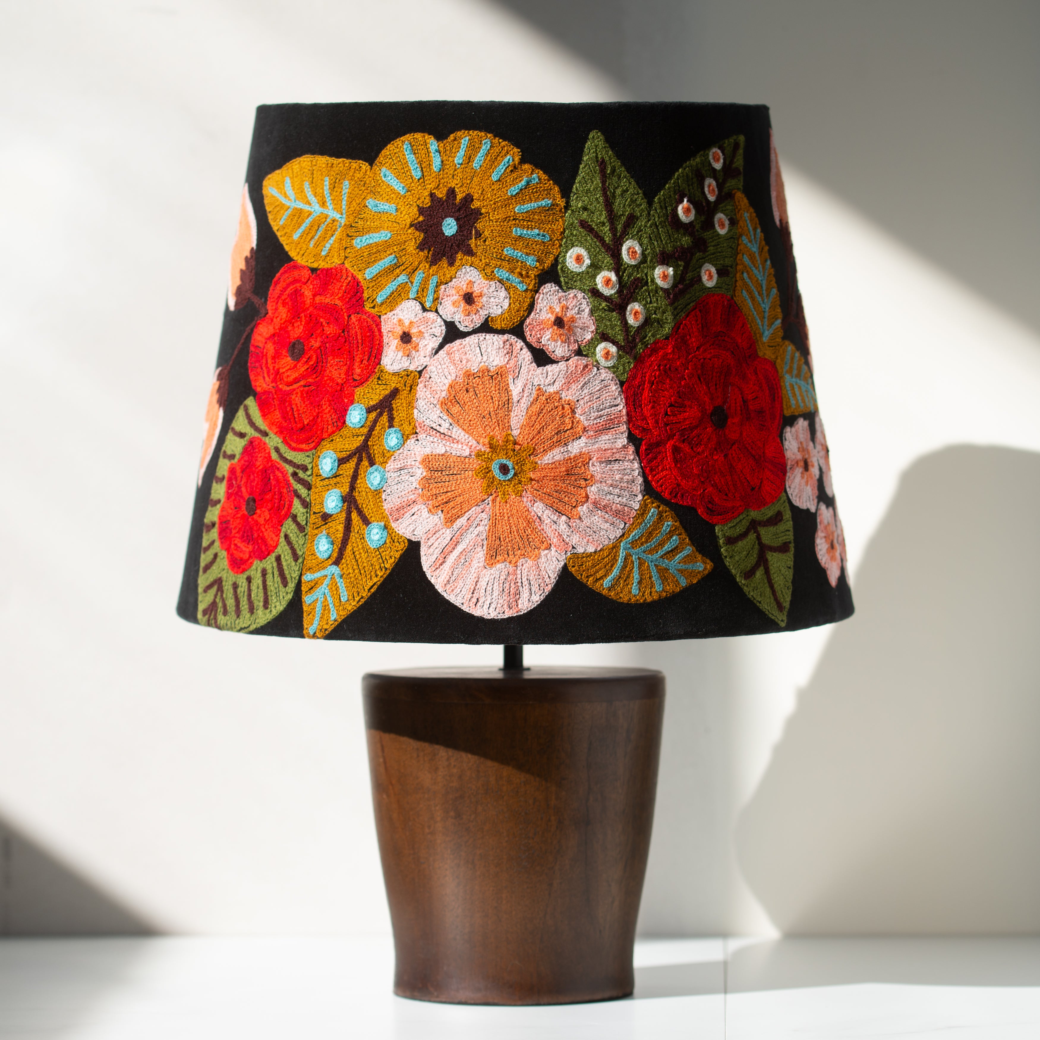 Broderi | Velvet Table Lamp | Flora Lisse