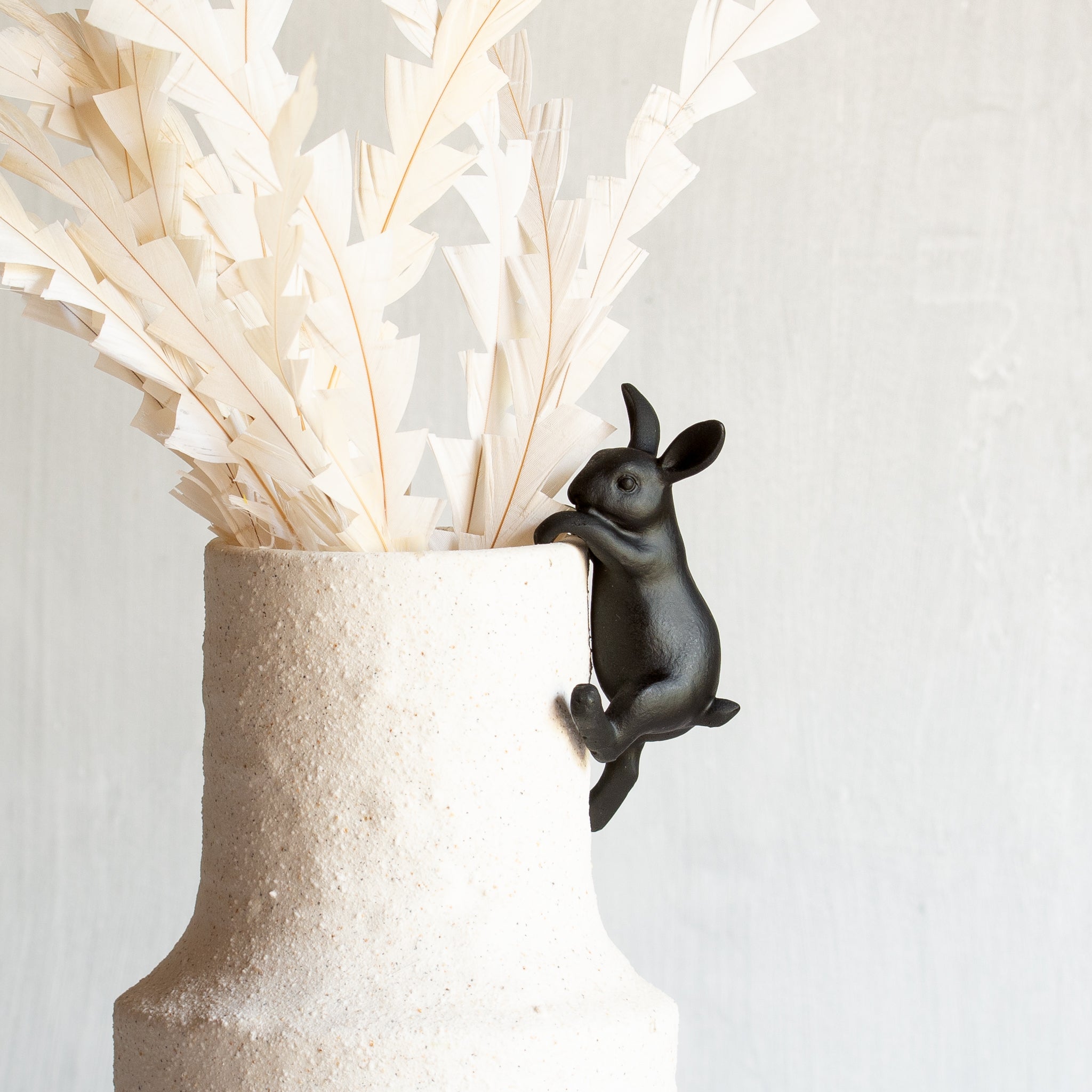 Little Climbing Bunny | Single | Black