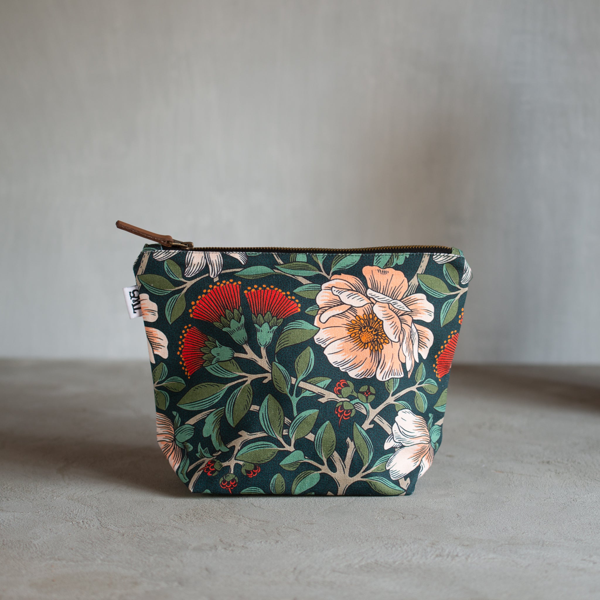 Large Pouch | Rata & Mt Cook Lily