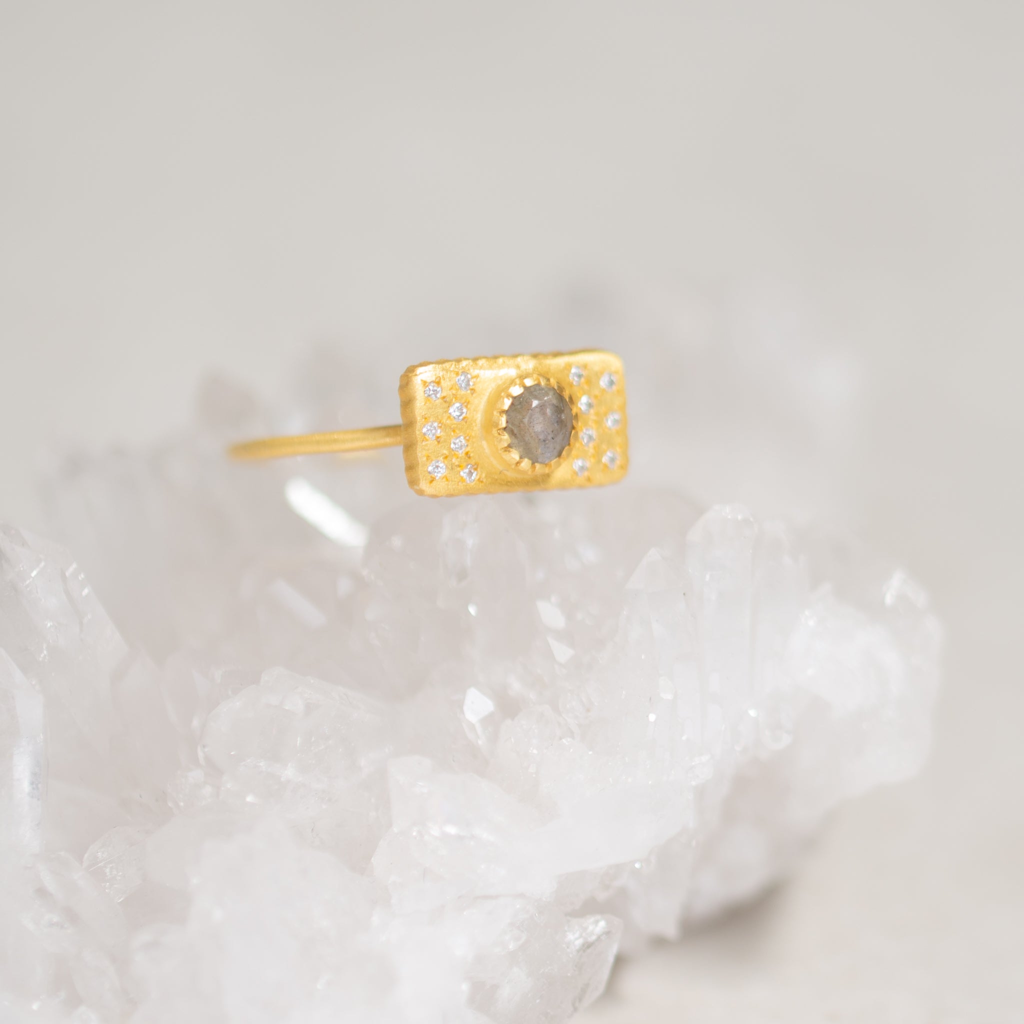 Crafted | Joia | Labradorite Ring