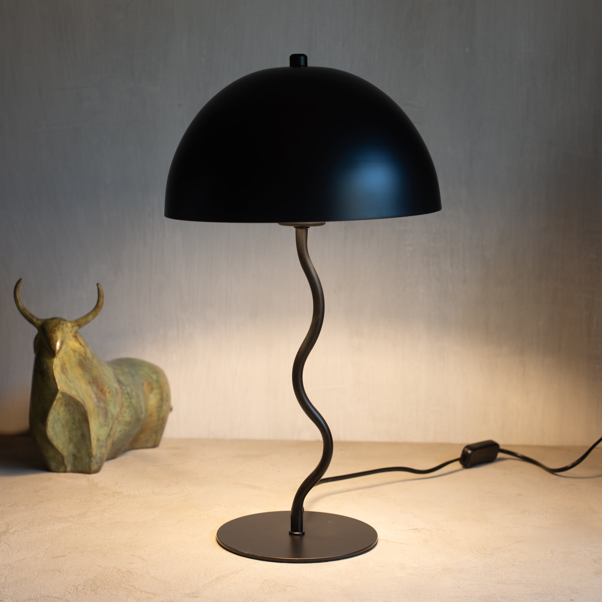 Easton Metal Table Lamp | Black