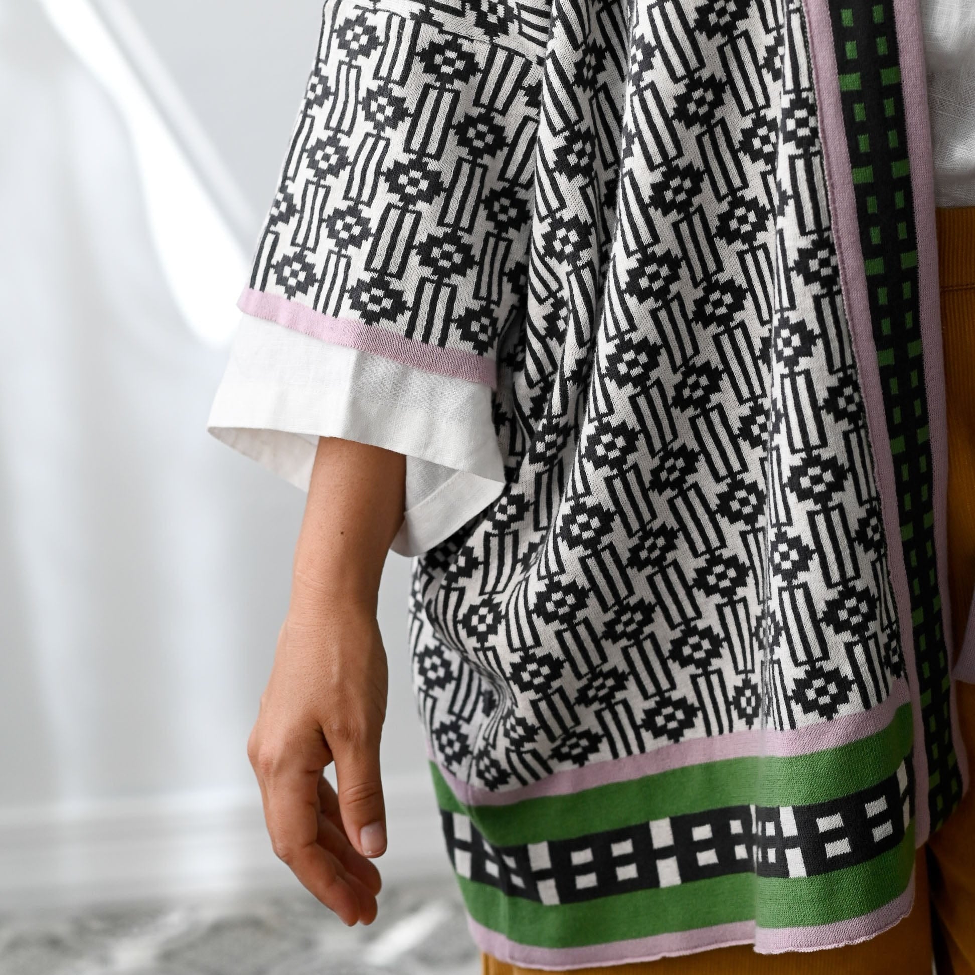 Lazybones Cardigan | Lola | Deco