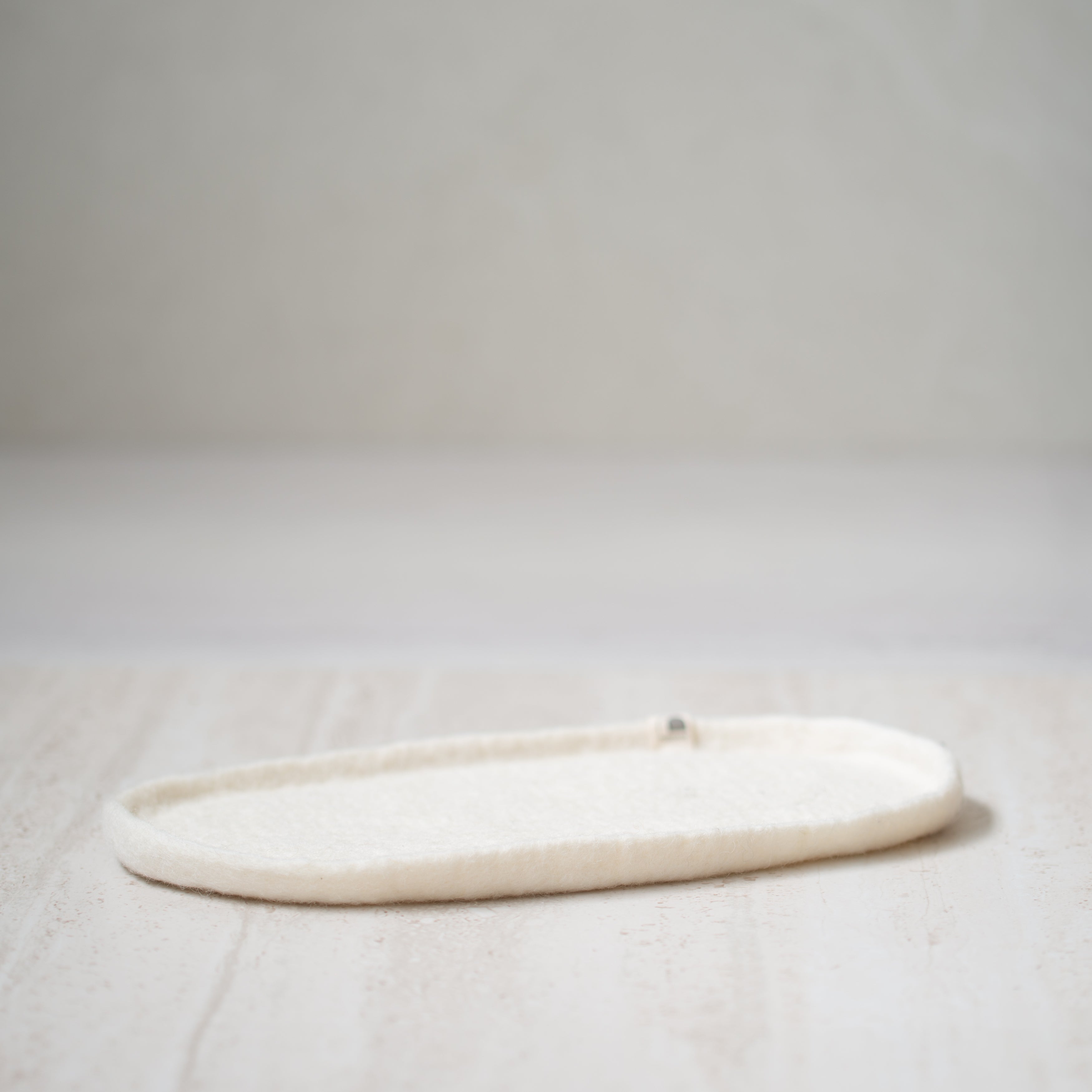 Muskhane Wool Felt Plato | Oval | Natural