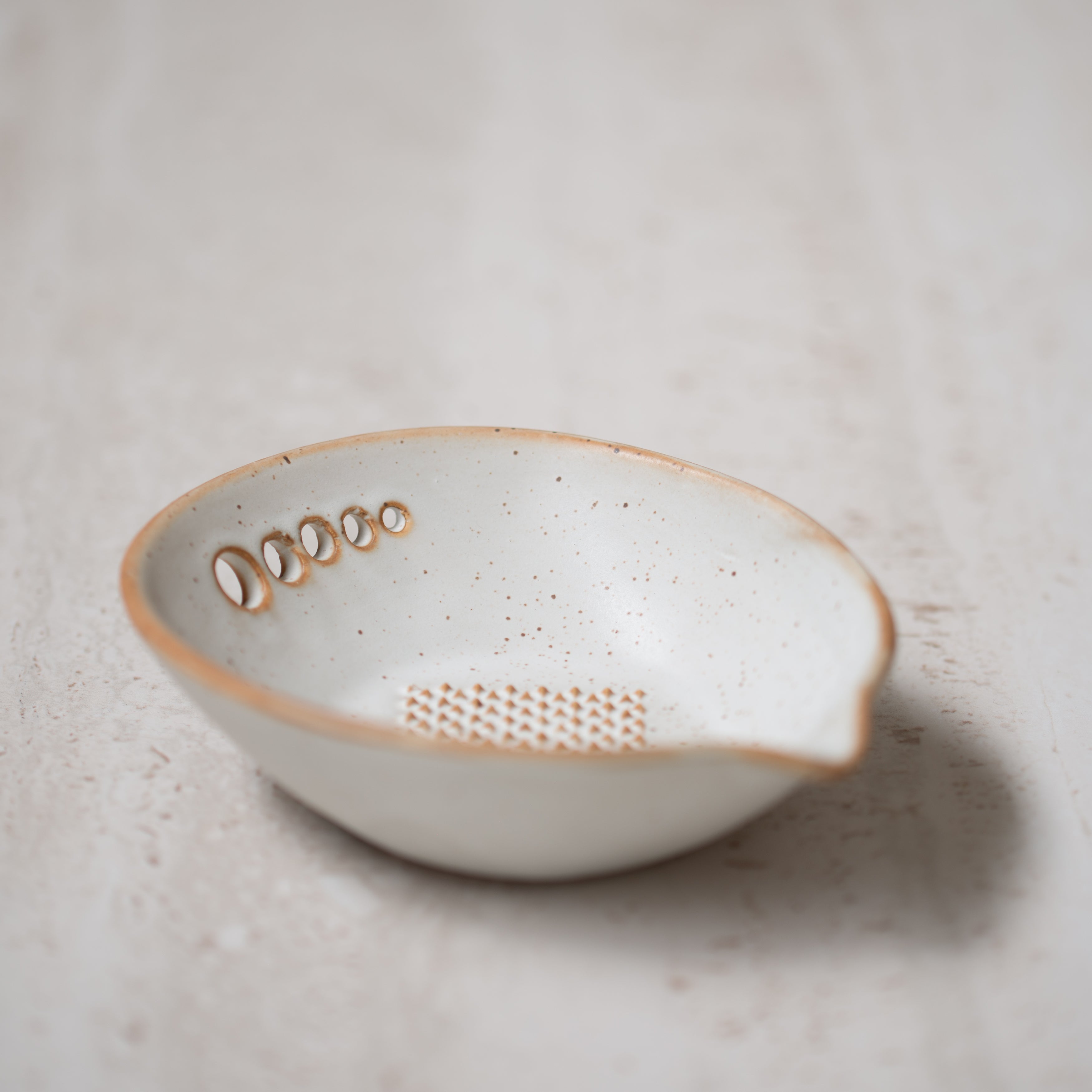Cecile Ceramic Grate Dish