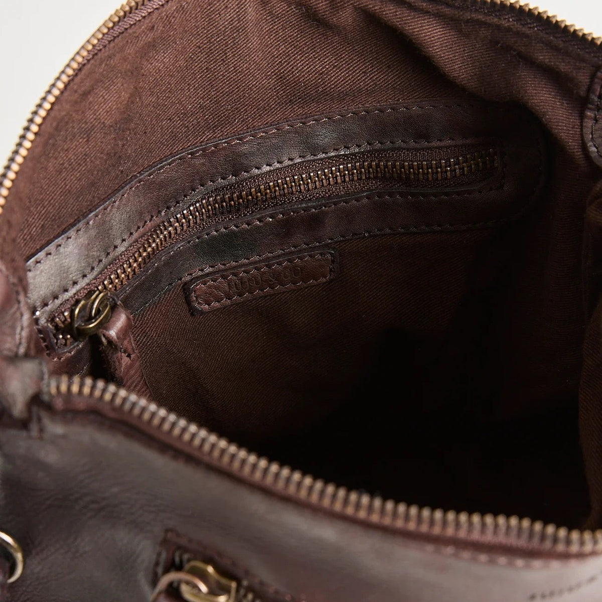 Juju & Co. | Essential Crossbody Bag | Chocolate