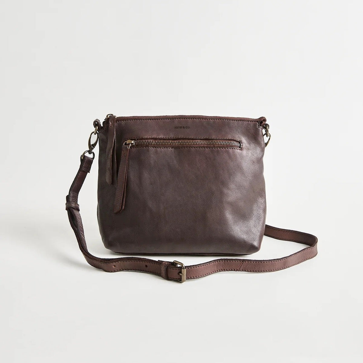 Juju & Co. | Essential Crossbody Bag | Chocolate