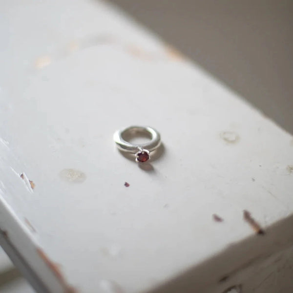 The Stone Signet Ring | Silver | Garnet