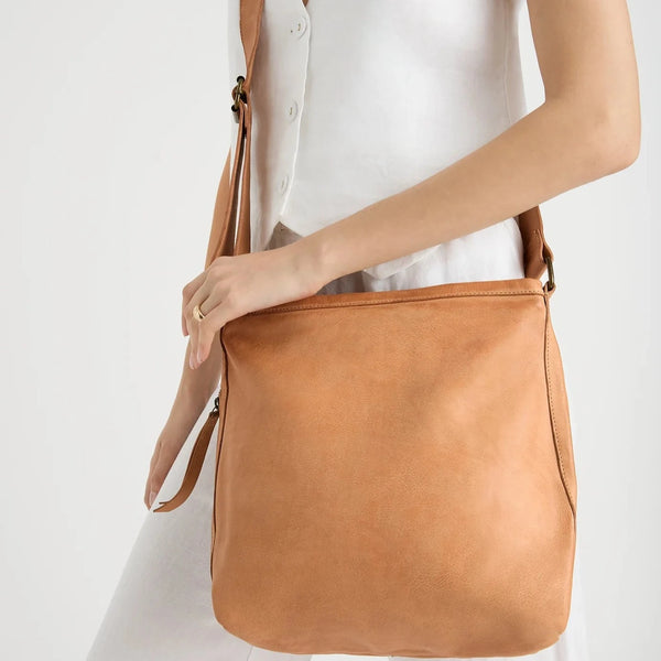 Juju & Co. | Classic  Leather Slouchy Bag | Natural