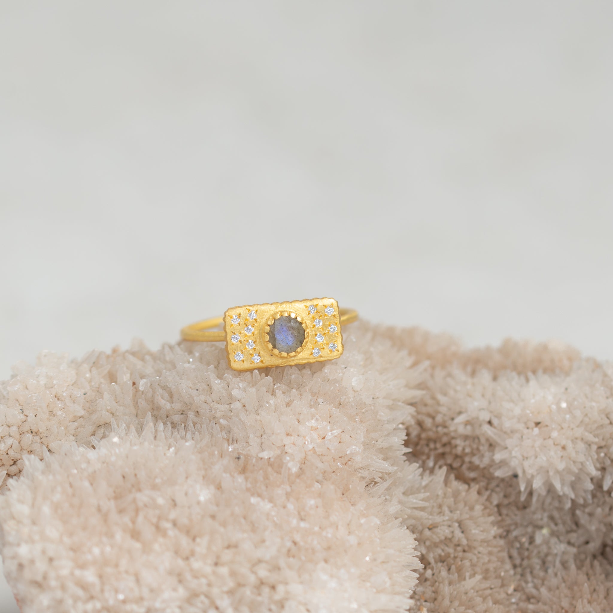 Crafted | Joia | Labradorite Ring