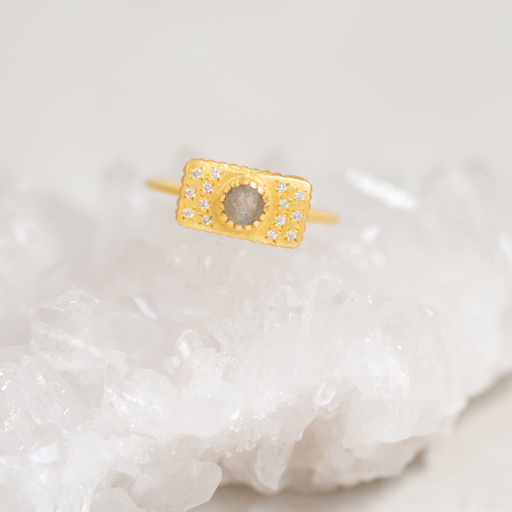 Crafted | Joia | Labradorite Ring