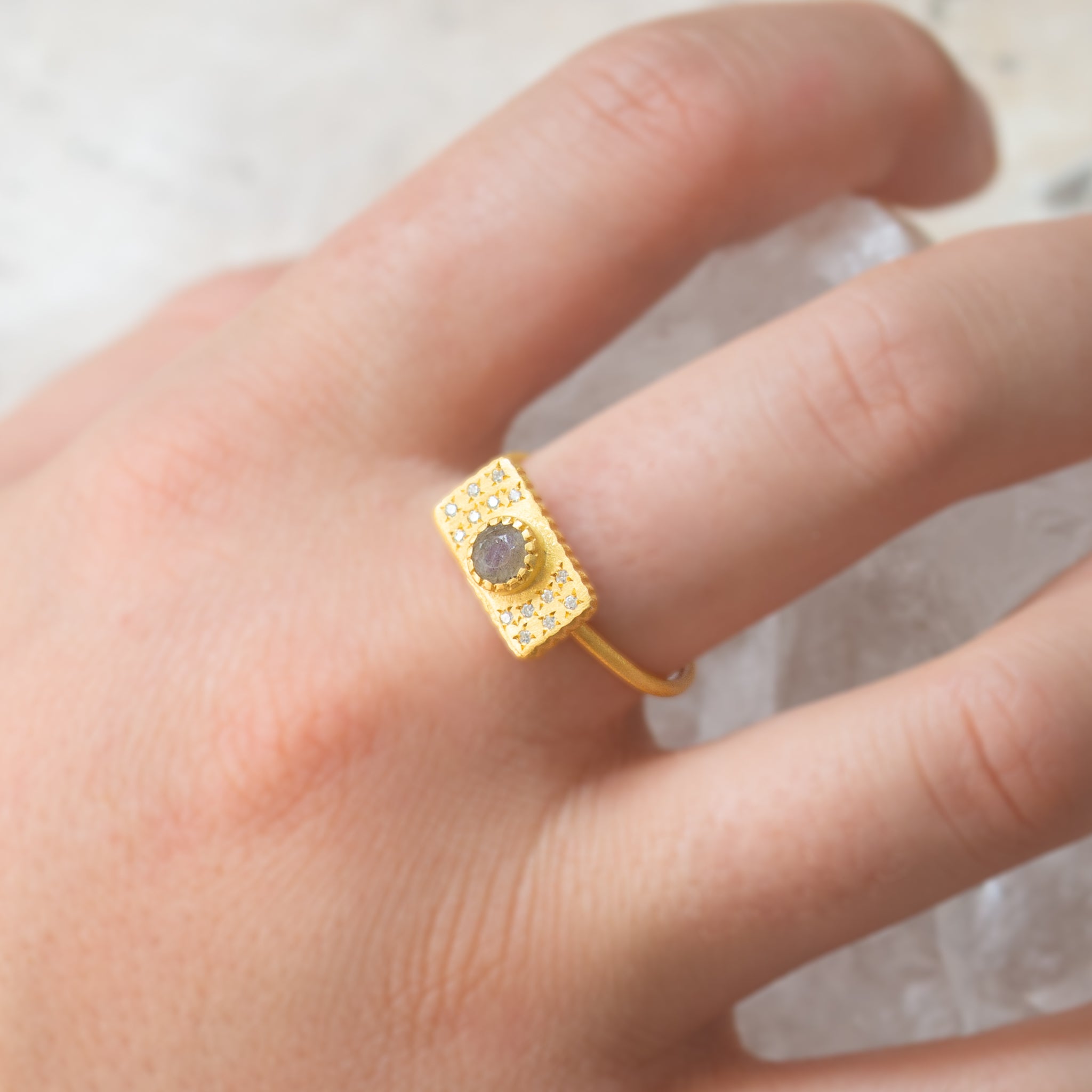 Crafted | Joia | Labradorite Ring