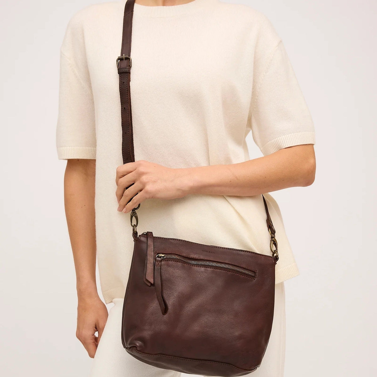 Juju & Co. | Essential Crossbody Bag | Chocolate