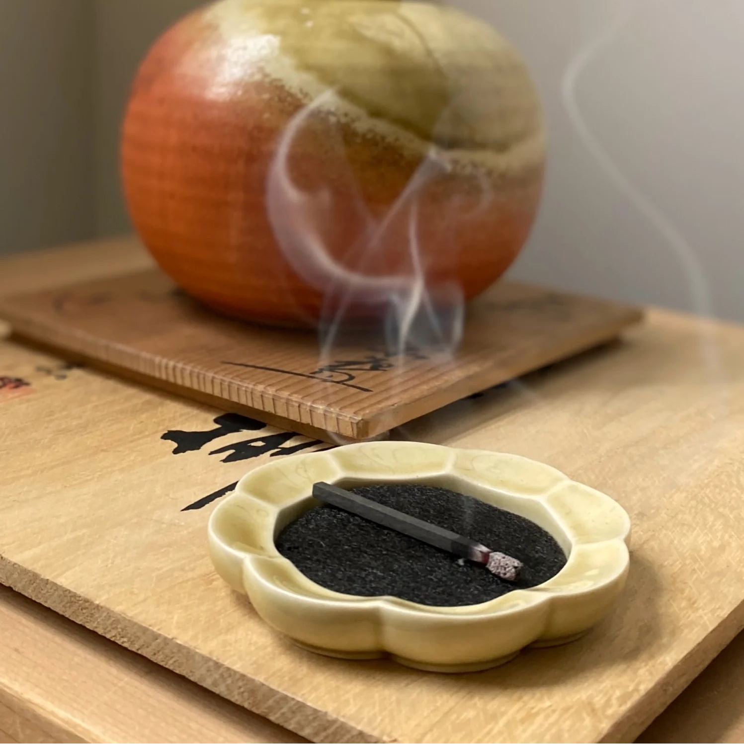 Japanese Incense | Hibi | Seto Porcelain Incense Dish | Sand