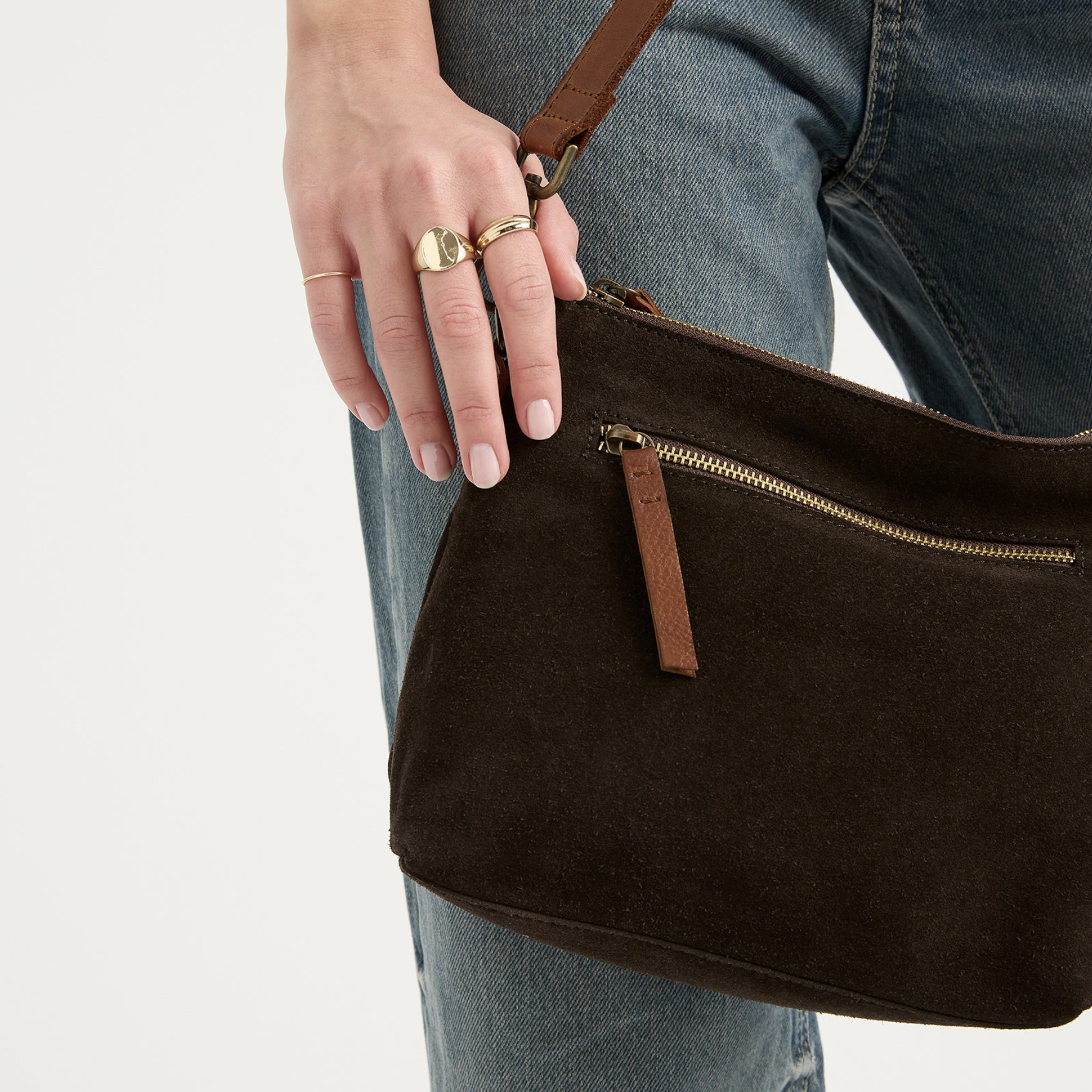 Juju & Co. | Essential Crossbody Bag | Suede | Chocolate