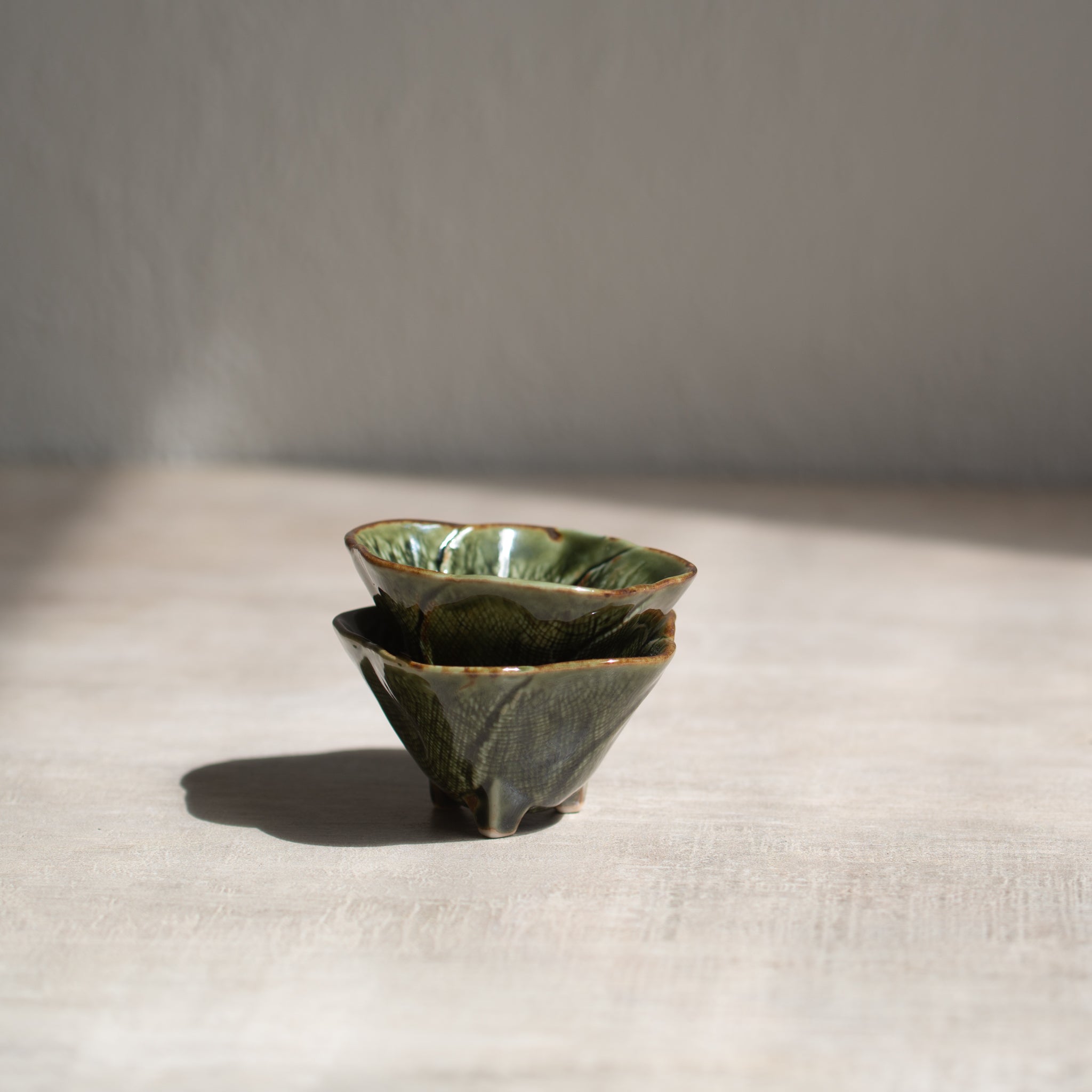 Japanese Ceramics | Petal Footed Dish | Oribe Green | Set/2