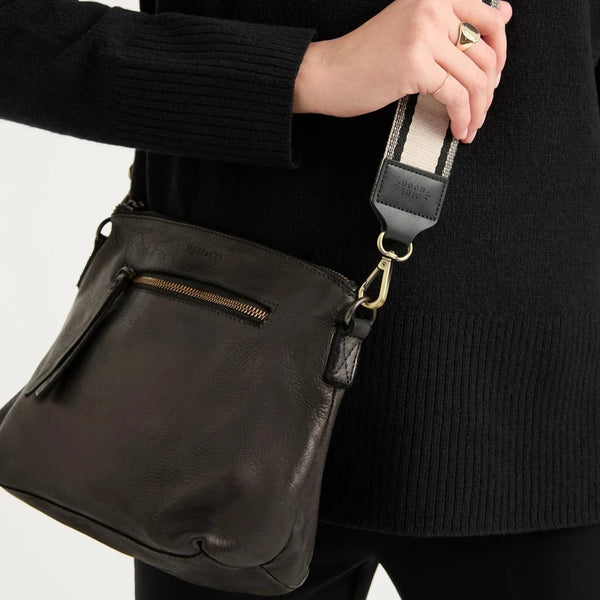 Juju & Co. | Essential Crossbody Bag | Black