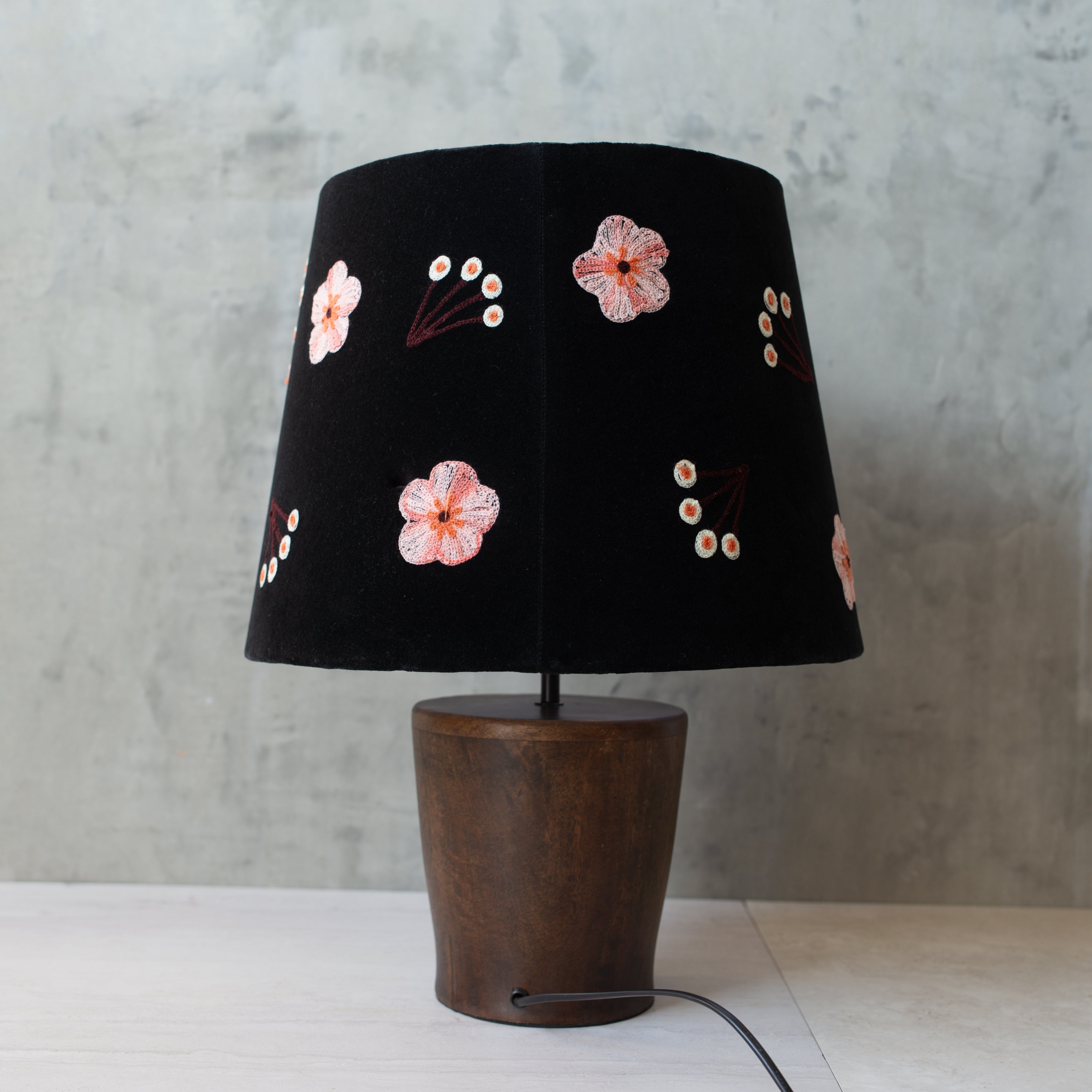 Broderi | Velvet Table Lamp | Flora Lisse