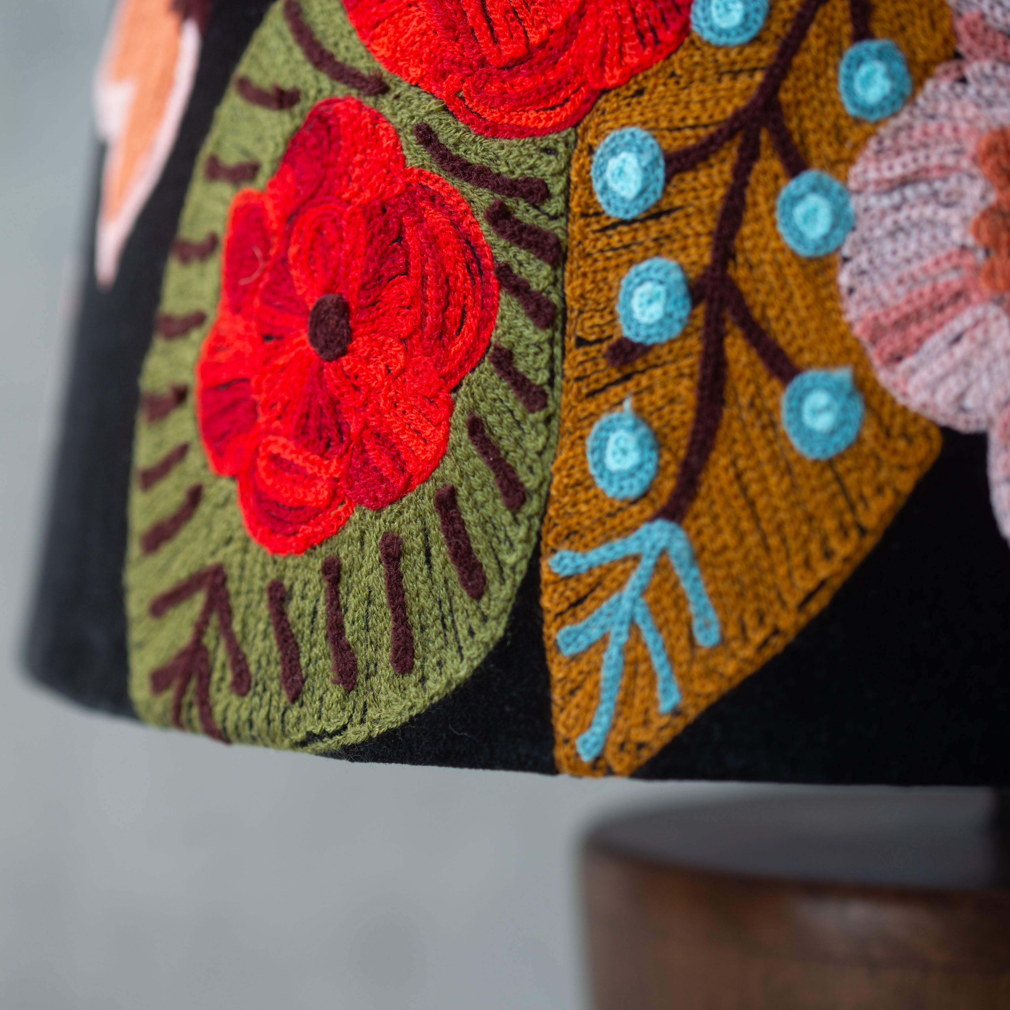 Broderi | Velvet Table Lamp | Flora Lisse
